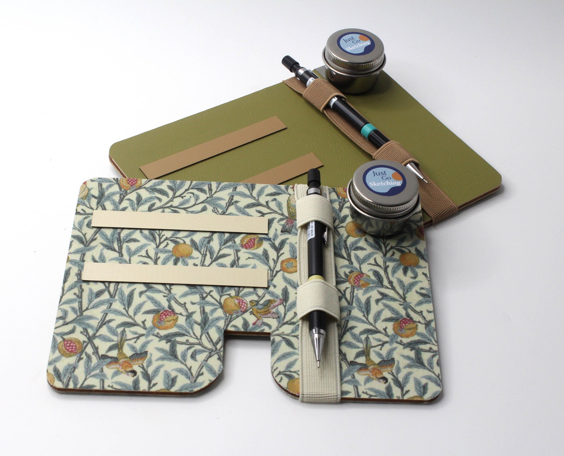 One-handed portable watercolour sketching board for plein air artists